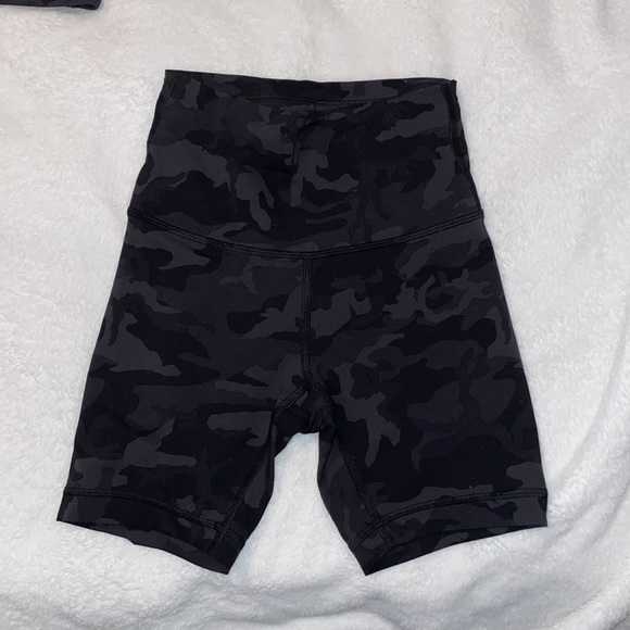 Lululemon sports bra and biker shorts set. Size 0 top, size 2 bottoms. - Picture 5 of 5